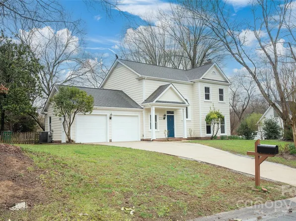 3215 Silver Pond Ct, Charlotte, NC 28210