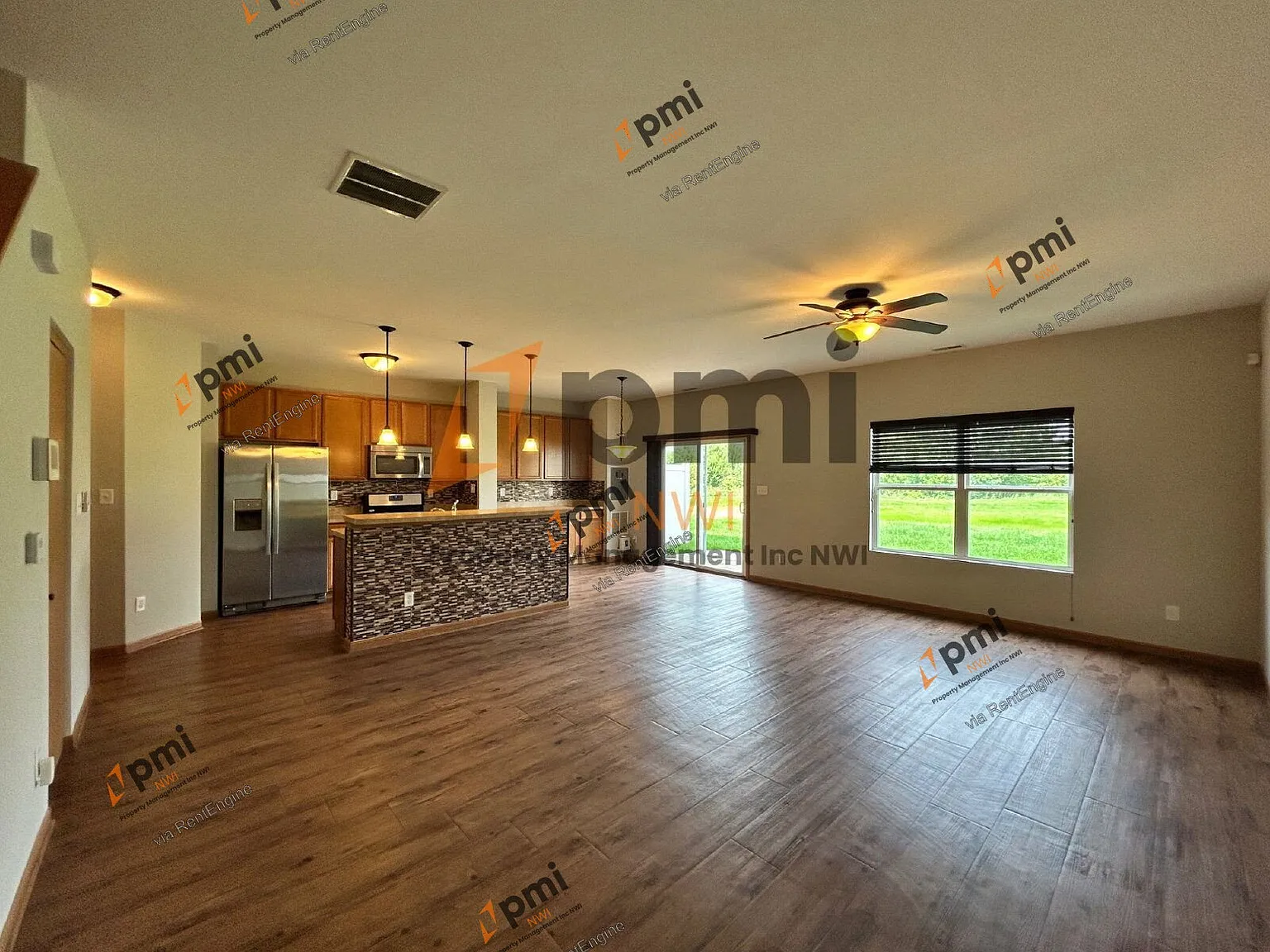 3 bed, 2.5 bath, 1596 sqft, $2,350 — Photo 4