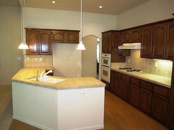 3rd image of 106 Emigrant Ct