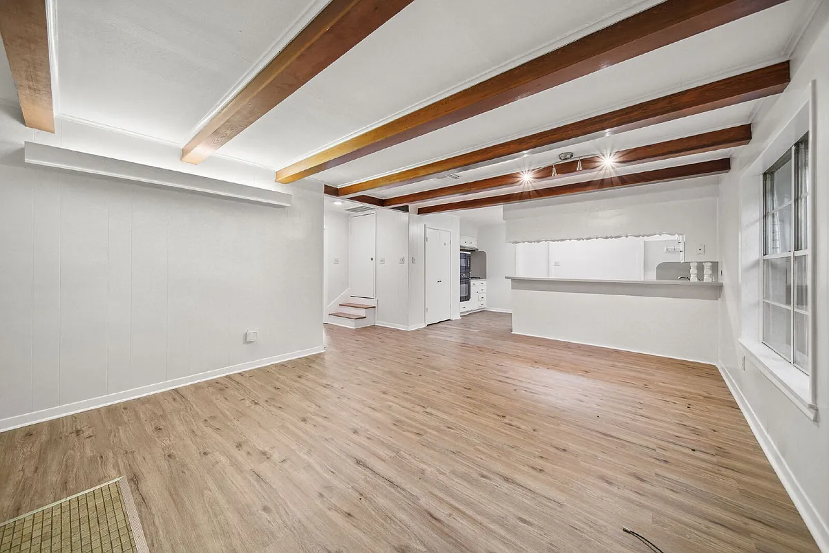 Building Photo - 2019 N Thompson St #A