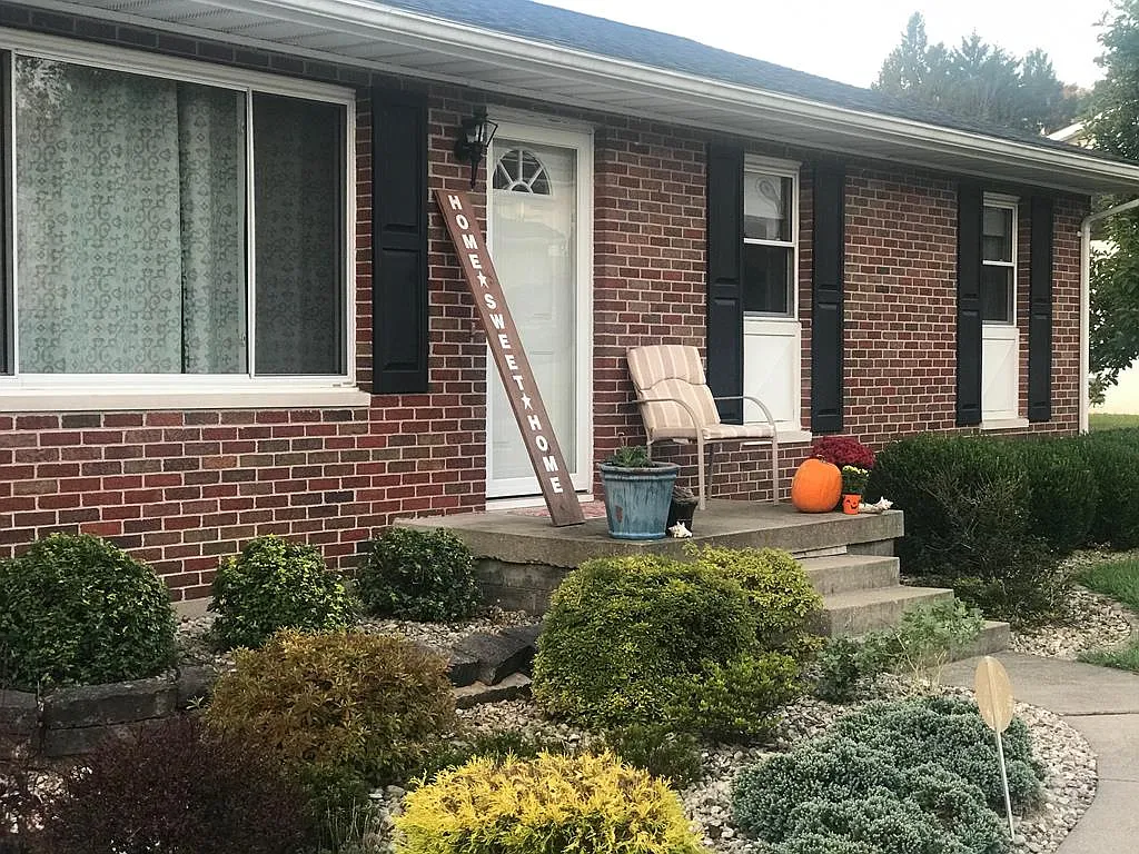 1256 Betty Ln photo 1