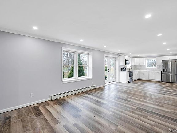5th image of 236 Forest Road W