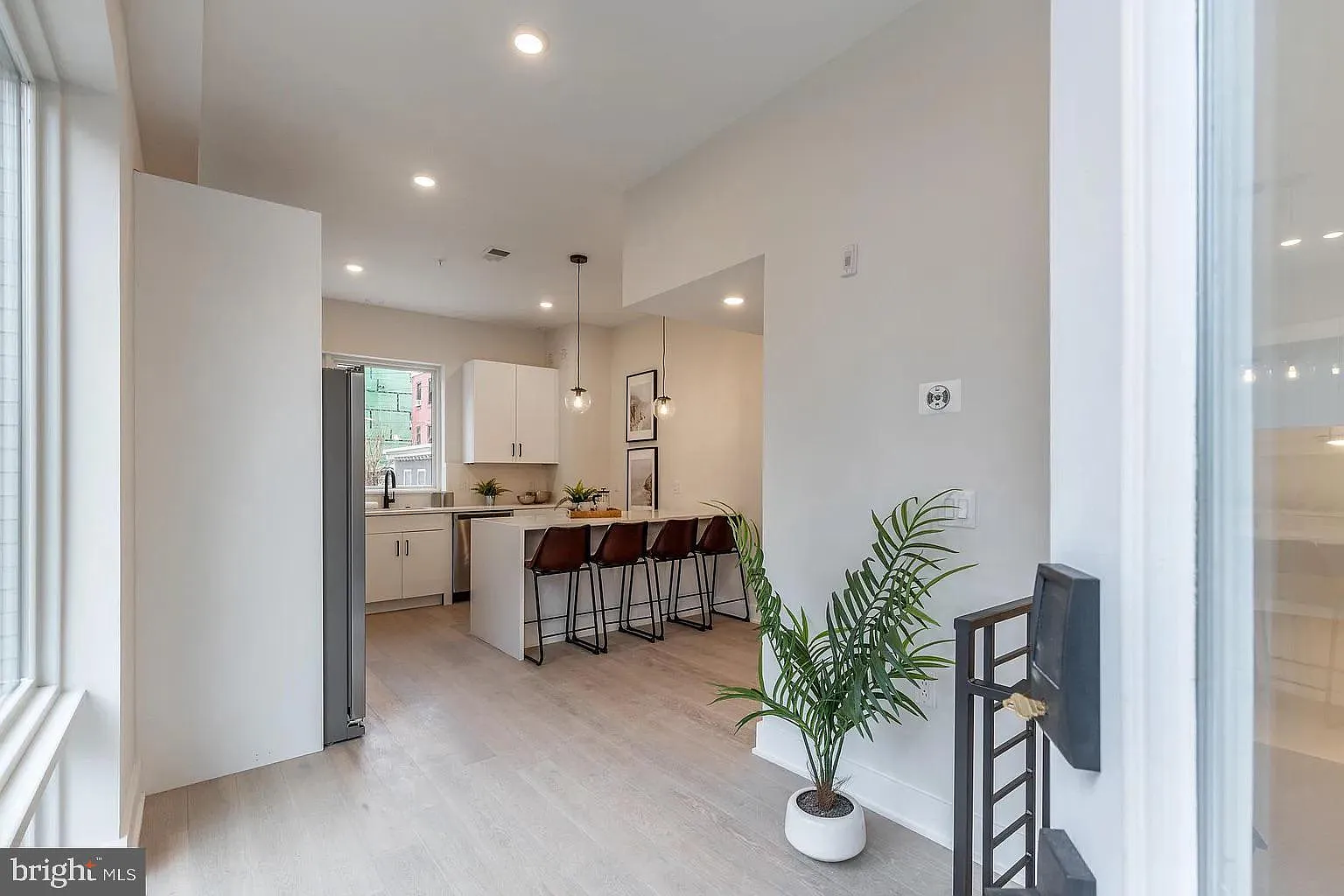 2 bed, 1400 sqft, $2,300 — Photo 3