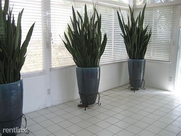 2.family_dining_area