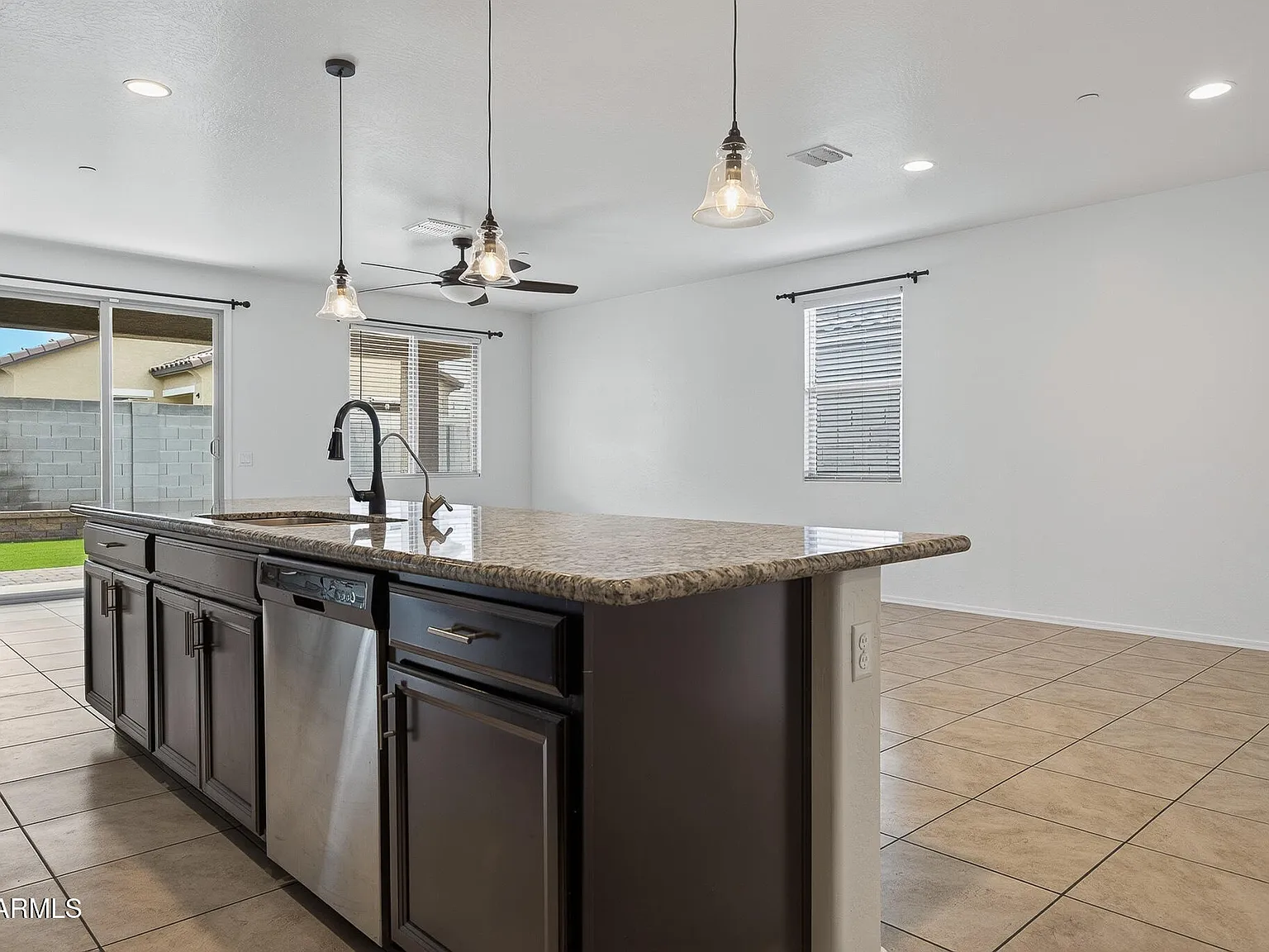 4 bed, 2.0 bath, 1905 sqft, $2,400 — Photo 4