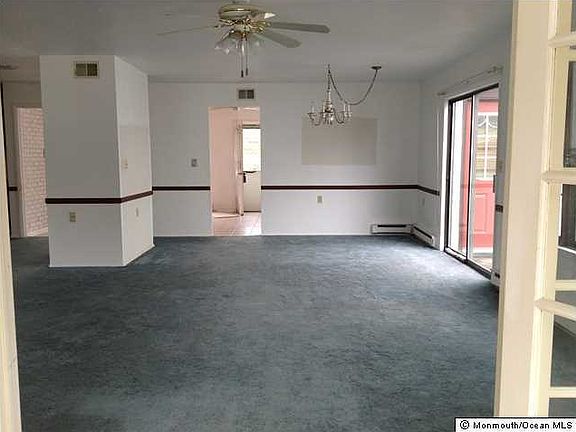5th image of 646 Sherwood Court #A