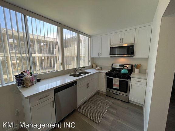 3rd image of 160 S Michigan Ave APT 204