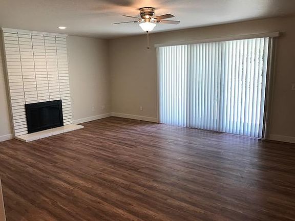 Familyroom / Fireplace