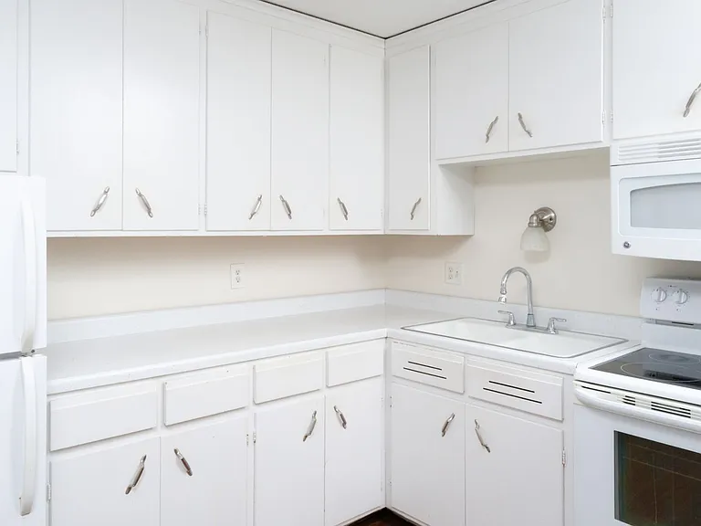 Highcroft Manor Apartments Located in Wayzata, MN — Photo 10
