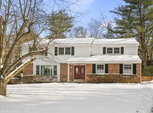 906 Northumberland Dr, Niskayuna, NY 12309