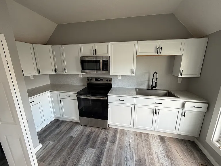 510 E 15th St — Photo 3