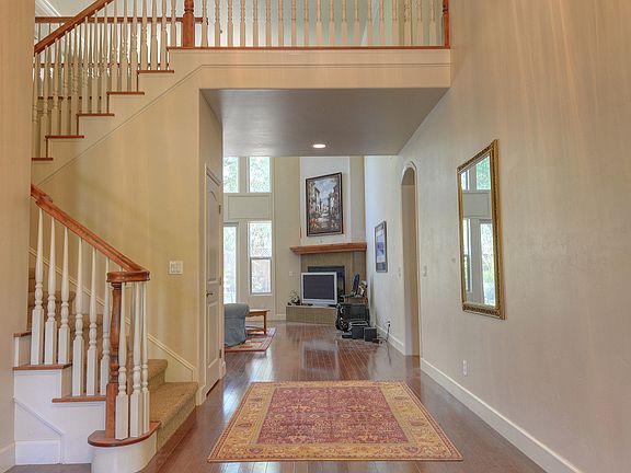 5th image of 110 Hollyann Dr