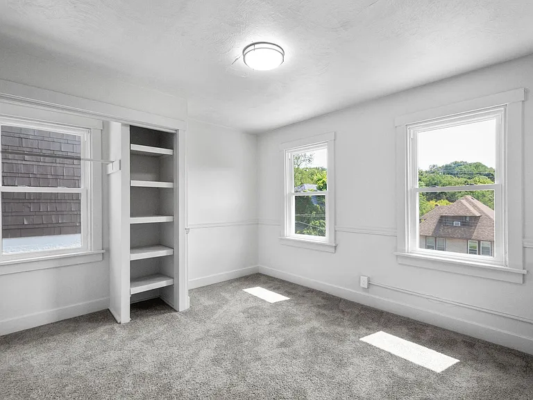 1303 Woodlawn Ave — Photo 13