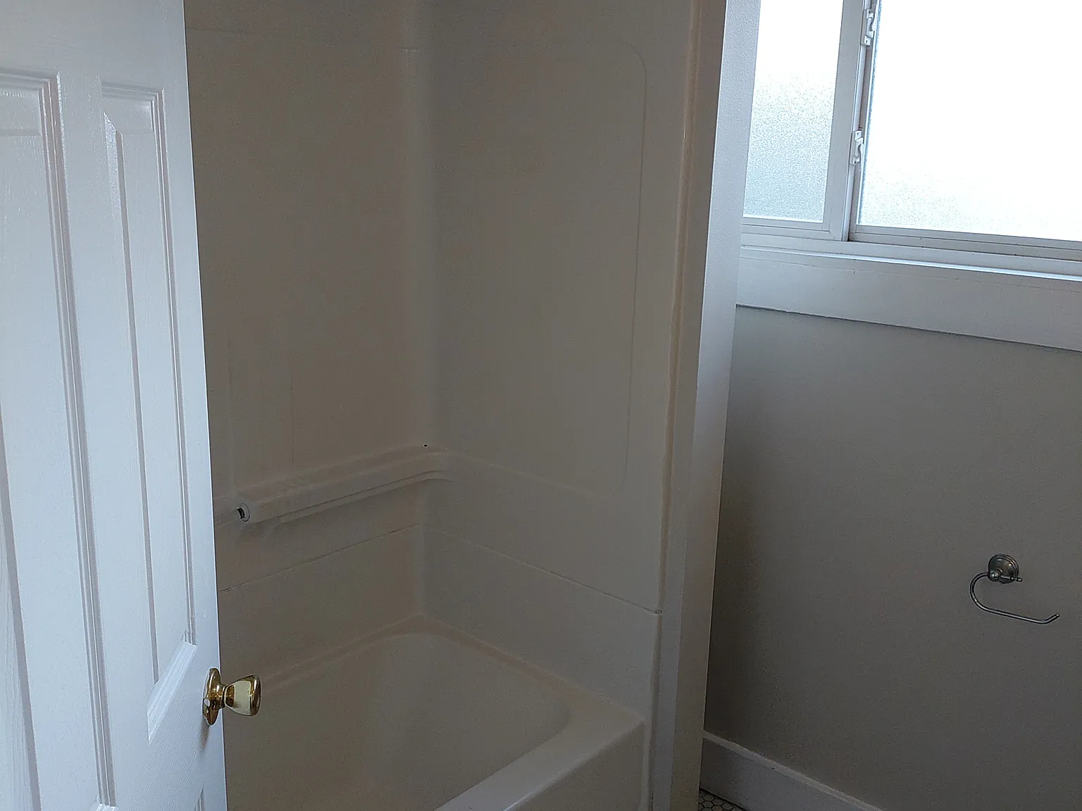 1 bed, 900 sqft, $950 — Photo 3