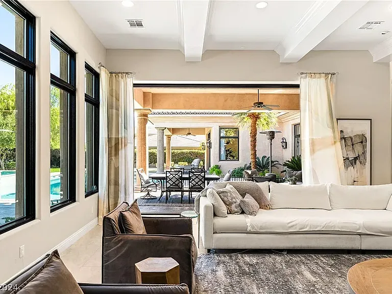 18 Castle Oaks Ct — Photo 3
