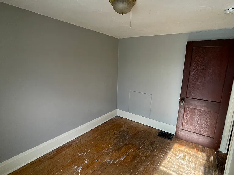 28 Brooklyn Ave — Photo 24