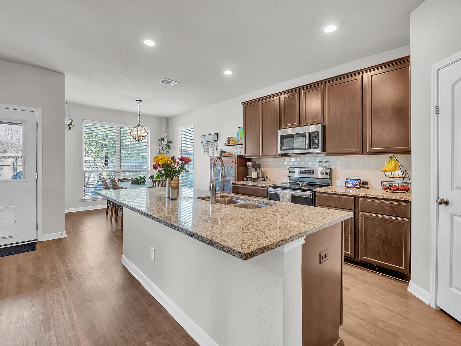 5 bed, 3.5 bath, 3048 sqft, $2,695 — Photo 4
