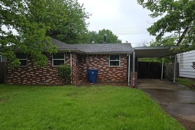 1st image of 303 E Chestnut Ave