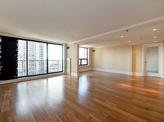 3rd image of 1250 N Dearborn St APT 10D