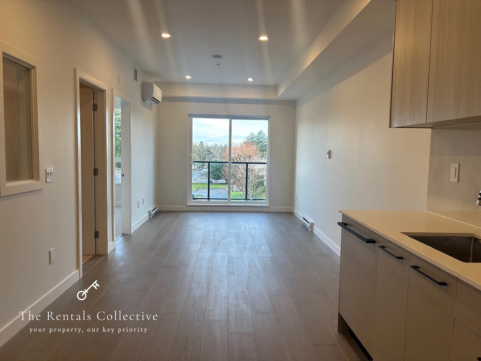 2 bed, 734 sqft, $2,300 — Photo 1