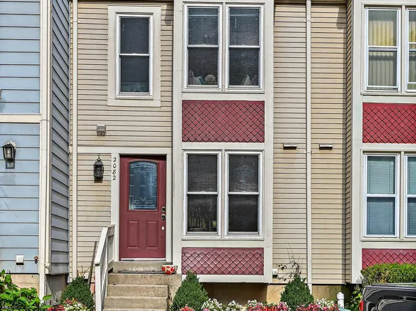 2082 Whisperwood Glen Ln, Reston, VA 20191