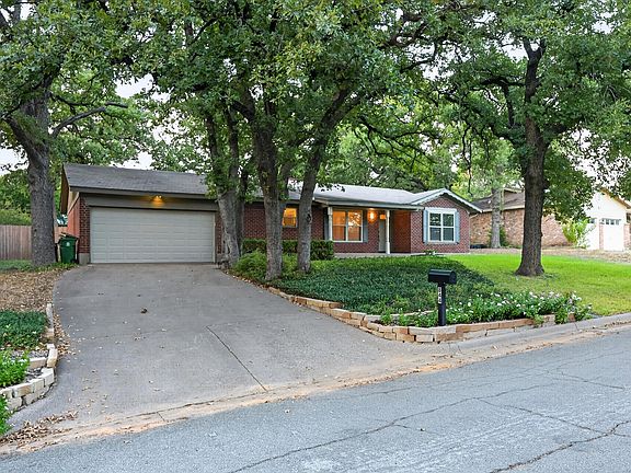 3rd image of 844 Woodcrest Dr