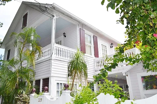 327 Margaret St Photo 1