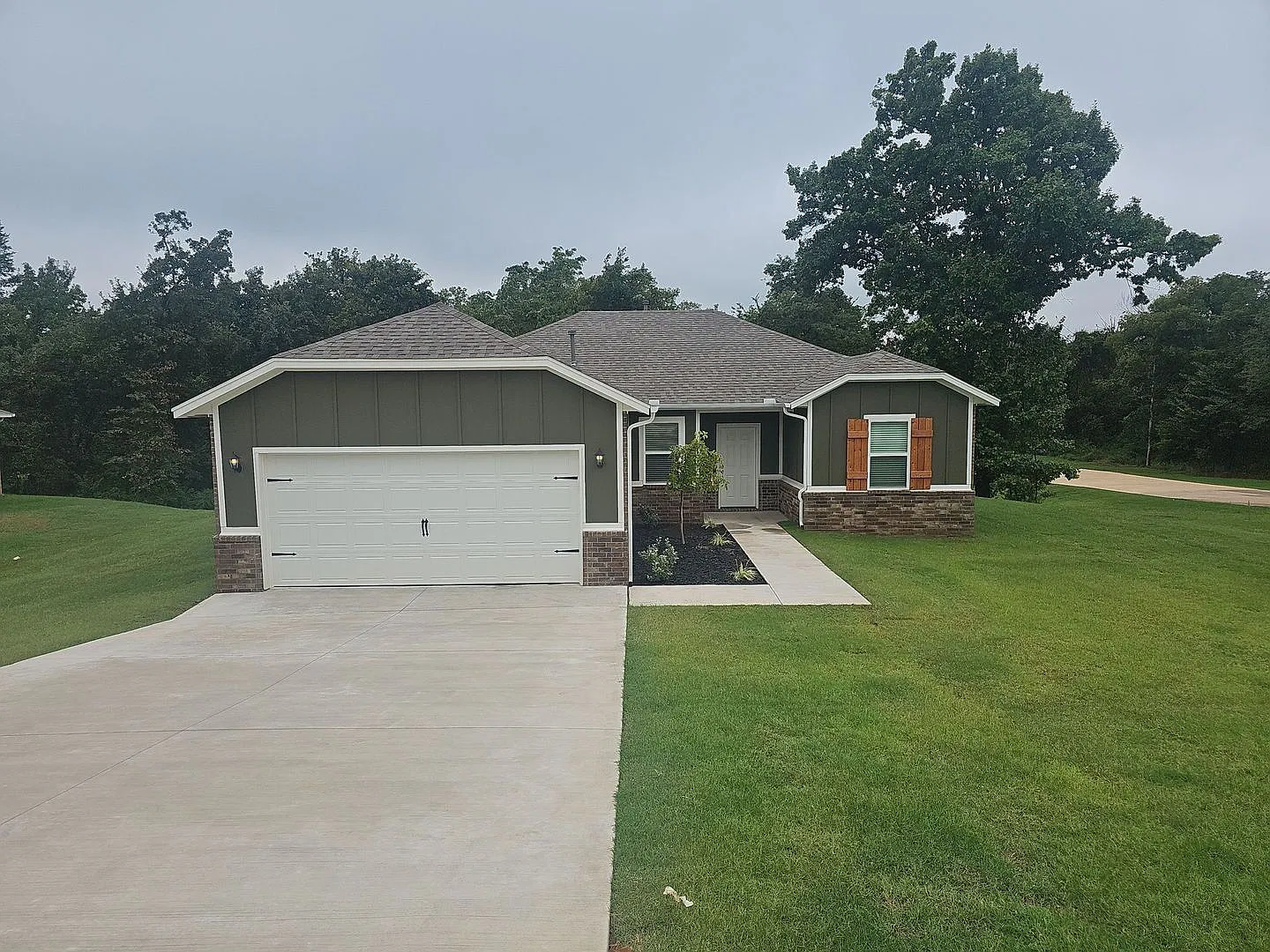 3 bedroom 2 bath home in Guthrie schools — Photo 1
