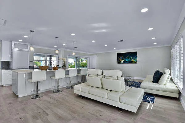 839 Enfield St — Photo 36