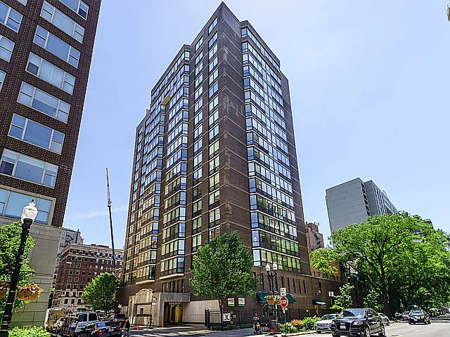 21 W Goethe St #3L