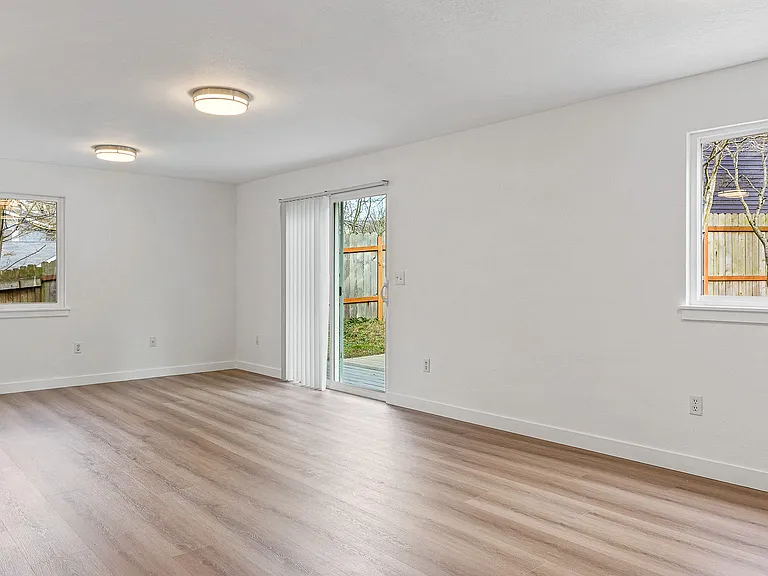 5909 Glenwood Ave — Photo 12