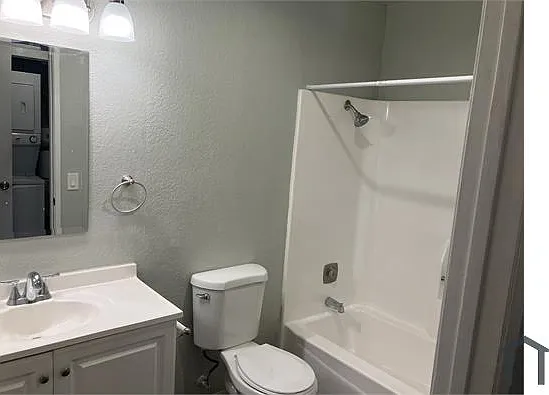 2 bed, 835 sqft, $2,700 — Photo 2