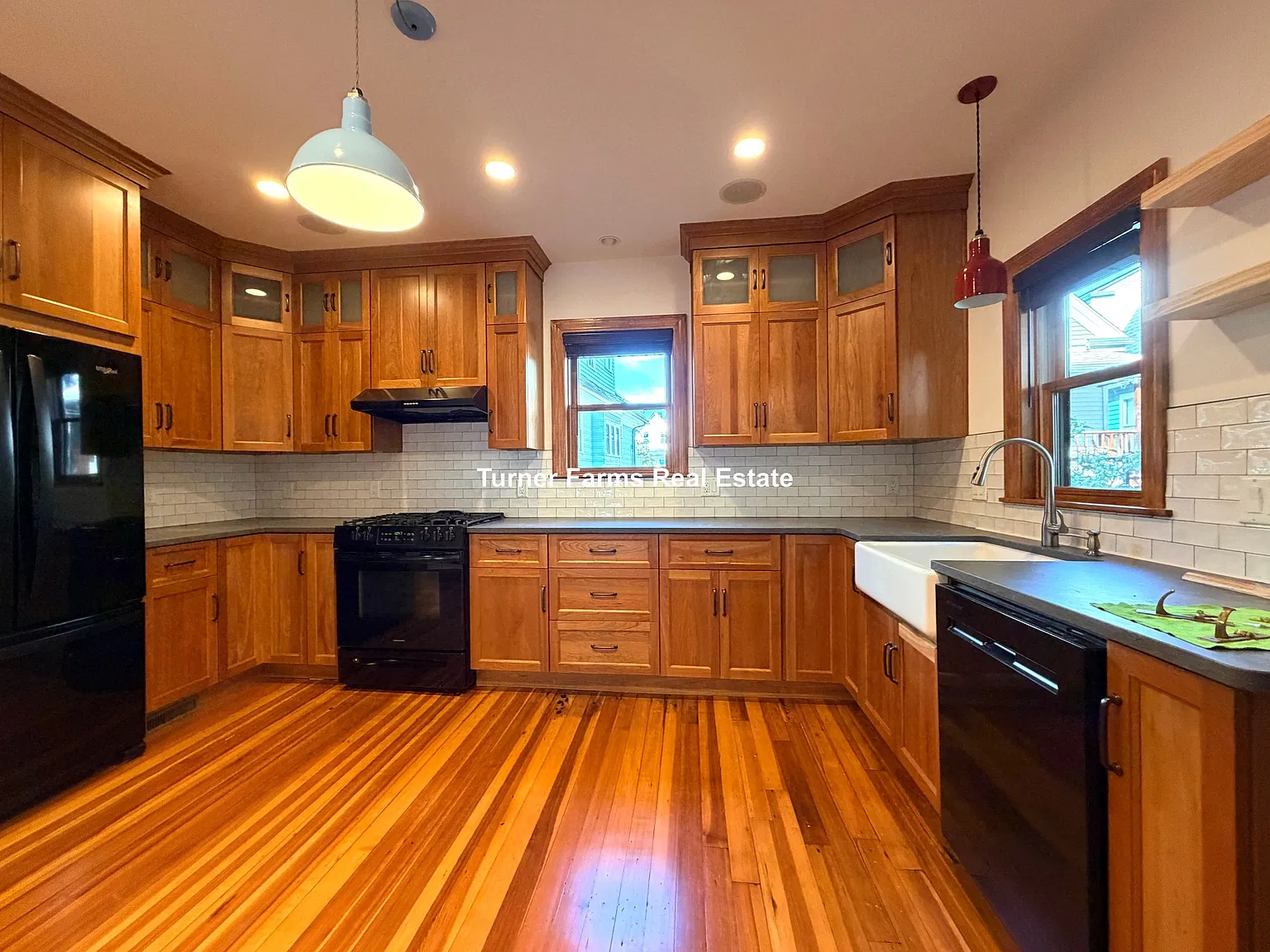 3 bed, 9999 sqft, $4,000 — Photo 2