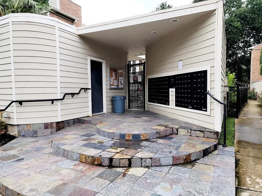 2 bed, 2.0 bath, 1175 sqft, $1,895 — Photo 3