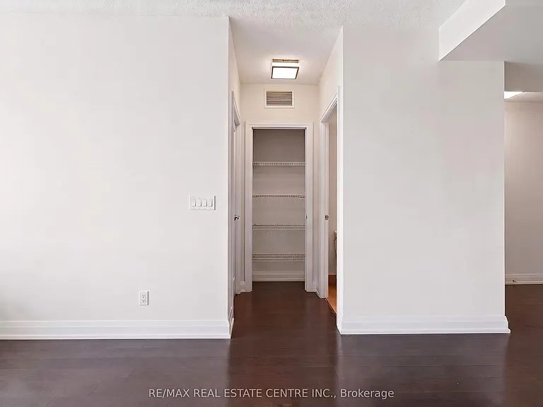 5 Sheppard Ave E #4122 — Photo 8