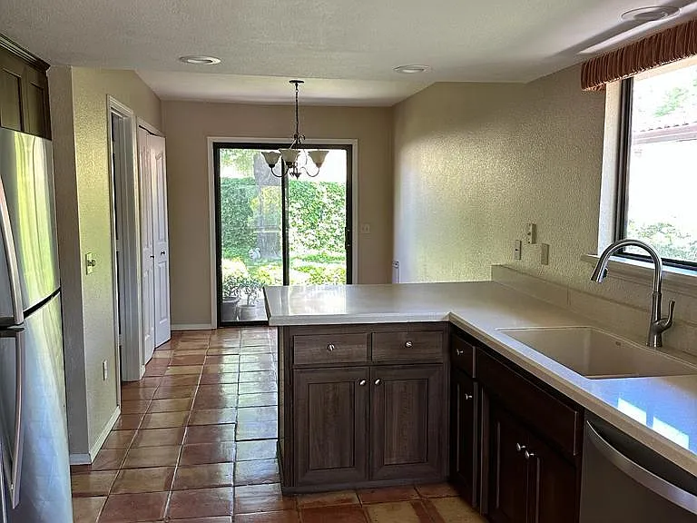 874 Tanglewood Dr — Photo 14