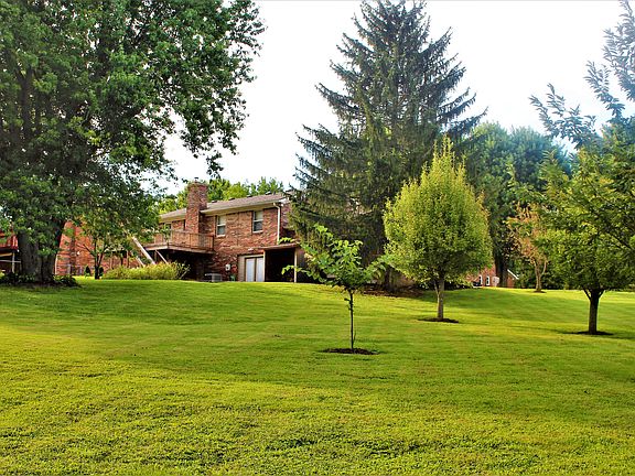 5th image of 207 Lewis Dr