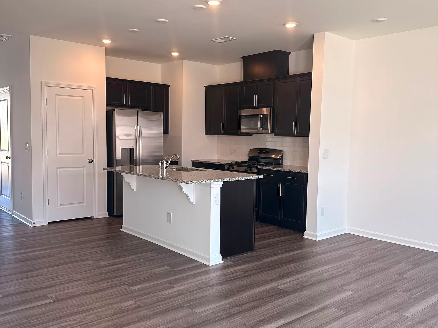 3 bed, 1437 sqft, $1,595 — Photo 3