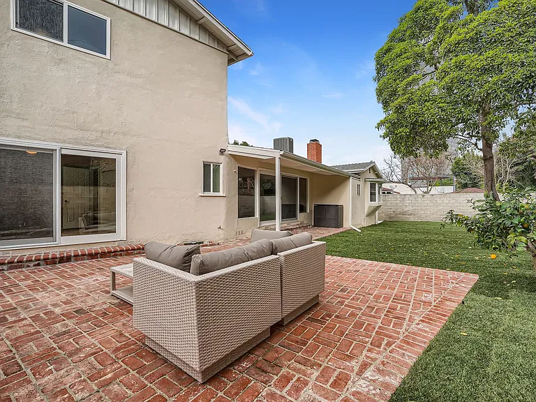 3766 Willowcrest Ave — Photo 20