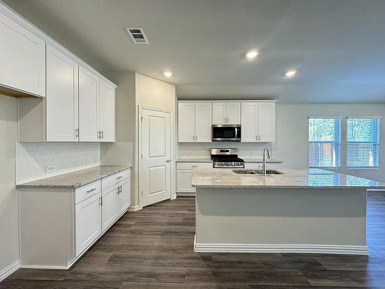 3720 Canyon Dr — Photo 2