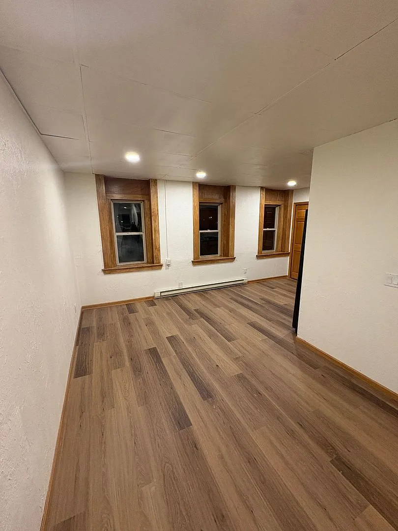 Walnut Apartments — Photo 2