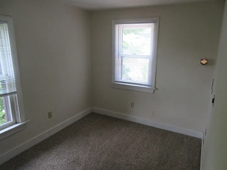 409 E Wall St — Photo 1