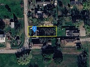 215 Olive St, El Campo, TX 77437