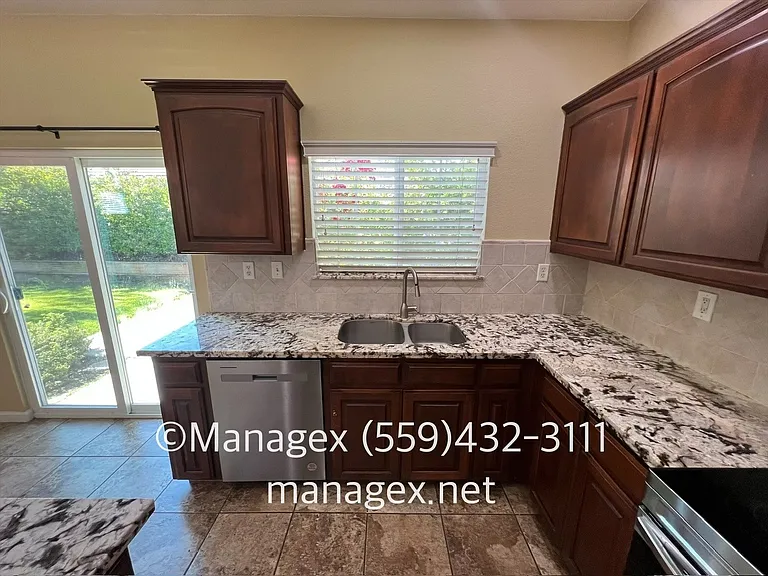1151 E Pinehurst Ave — Photo 10