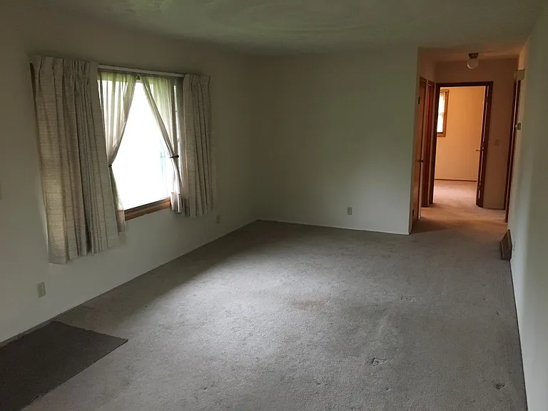 Valley Dr NW — Photo 5