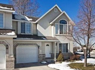 175 W Park Shadows Cir, Bountiful, UT 84010