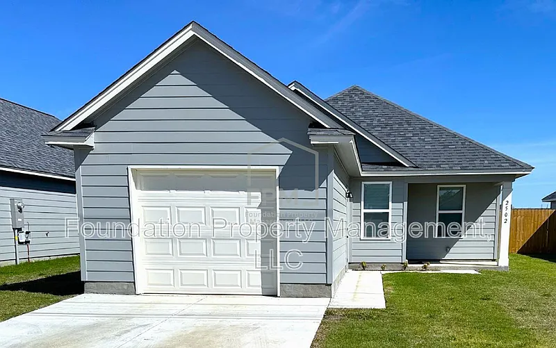 3 bed, 2.0 bath, 1250 sqft, $1,500 — Photo 1