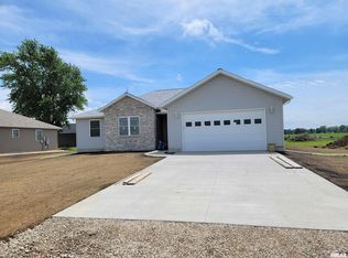 356 E Cypress Rd, Canton, IL 61520