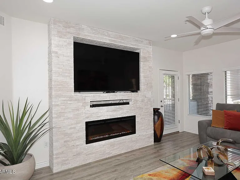 E Deer Valley Dr — Photo 2