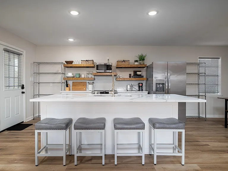 Shared Kitchen Bar
